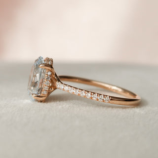 Bague de fiançailles en moissanite ovale avec halo caché de 2,0 ct et pavé de diamants