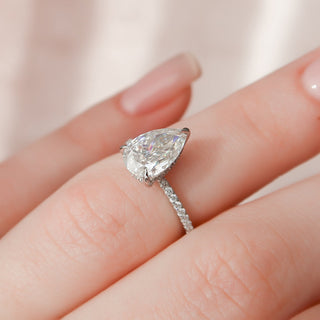 Bague de fiançailles solitaire pavée en moissanite taille poire de 1,50 ct avec halo caché 