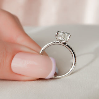 Bague de fiançailles solitaire pavée en moissanite taille poire de 1,50 ct avec halo caché 