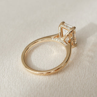 Anillo de compromiso con halo oculto de moissanita de talla esmeralda de 2,0 CT a 4,0 CT