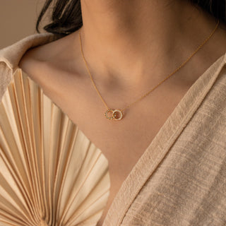 Collar de eternidad de diamantes y moissanita Sun &amp; Moon en oro macizo