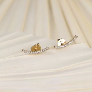 Boucles d'oreilles à tige en diamant et moissanite incurvée de 0,2 ct 