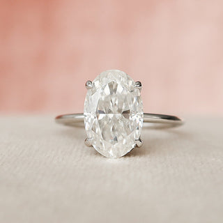 Bague de fiançailles solitaire en moissanite à coupe ovale allongée de 3,50 ct avec halo caché 