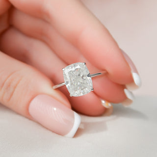 Bague de fiançailles solitaire en moissanite taille coussin de 6,0 ct