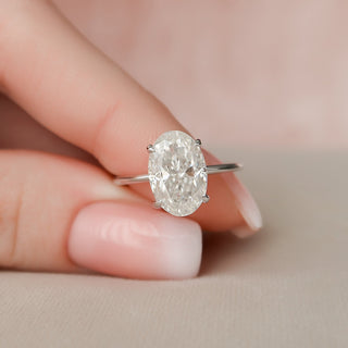 Bague de fiançailles solitaire en moissanite à coupe ovale allongée de 3,50 ct avec halo caché 