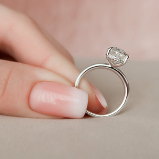 Bague de fiançailles solitaire en moissanite à coupe ovale allongée de 3,50 ct avec halo caché 