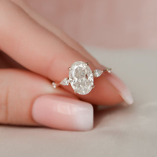 Anillo de compromiso con diamantes de moissanita de tres piedras de corte ovalado de 2,0 CT a 4,0 CT 