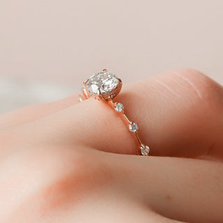 1.0 CT Round Shaped Moissanite Solitaire Engagement Ring