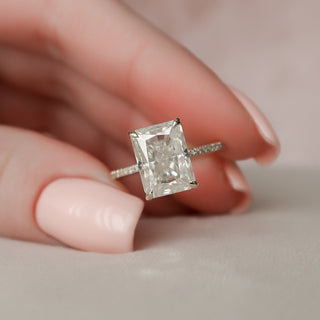 Bague de fiançailles en moissanite à halo caché de taille radiante 5,0 СT