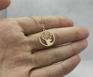 Collier avec pendentif cerf sauvage en or massif