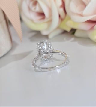 Bague de fiançailles avec diamants de laboratoire de style halo caché ovale de 2,0 CT à 4,0 CT F/VS1