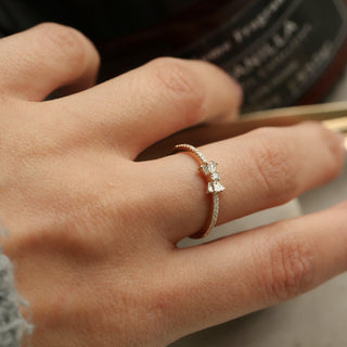 Alianza de boda con lazo de diamantes de talla redonda y baguette para regalo