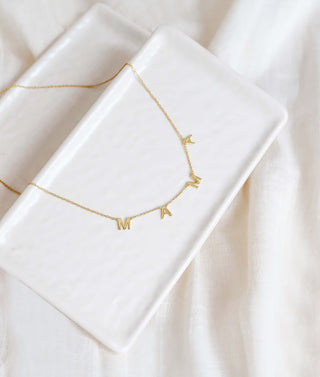 Collier en or avec lettre « Mama » pour femme