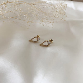 Pendientes de diamantes de moissanita de talla redonda únicos en oro amarillo 