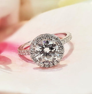 2.0 CT Round Cut Halo G/VS1 Lab Grown Diamond Engagement Ring