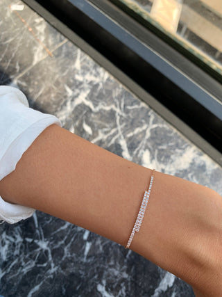 Bracelet en or massif avec barre de diamants taille ronde pour femme