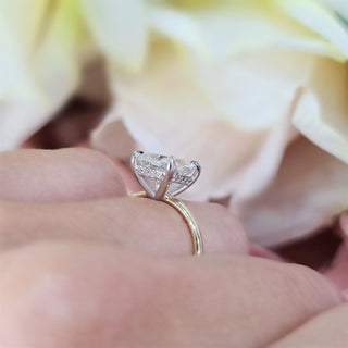 Anillo de compromiso con diamantes cultivados en laboratorio con halo oculto de talla cojín de 1,0 a 3,0 quilates