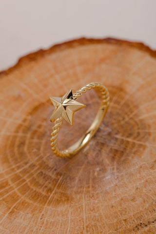 Anillo de bodas liso en forma de estrella de oro amarillo de 14 quilates para mujer