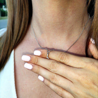 Collar de diamantes y moissanita con letras para mujer