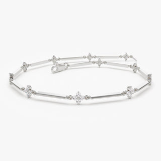 Bracelet en diamants à coupe ronde en forme de trèfle pour cadeau