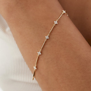 Bracelet en diamants à coupe ronde en forme de trèfle pour cadeau