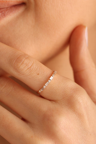 Alliance en diamant taille ronde et baguette pour elle