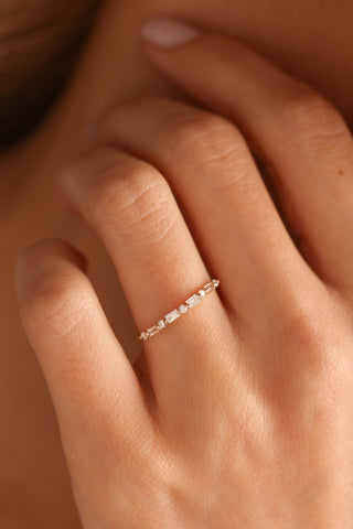 Alliance en diamant taille ronde et baguette pour elle