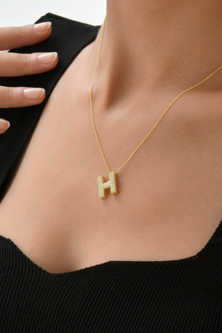 Collier avec lettres en diamant taille ronde pour femme 