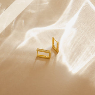 Boucles d'oreilles à maillons rectangulaires en or jaune avec diamants et moissanite