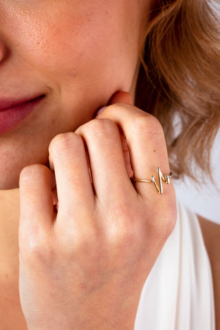 Anillo de oro de 14 quilates con forma de corazón y pulso para regalar en San Valentín