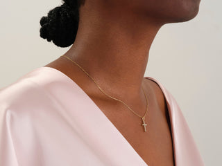 Collier en diamants et moissanite avec croix incrustée pour femme