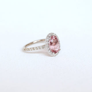 Bague de fiançailles pour femme avec diamants pavés en moissanite et halo ovale en tourmaline rose clair de 3,0 ct