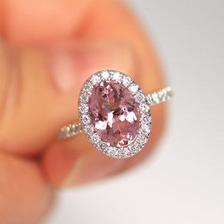 Bague de fiançailles pour femme avec diamants pavés en moissanite et halo ovale en tourmaline rose clair de 3,0 ct