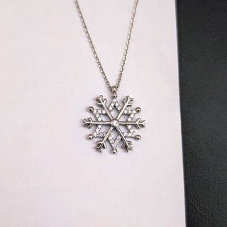 Collar de diamantes con copos de nieve como regalo de Navidad