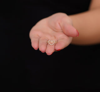 Bague en diamant rond à cœur ouvert pour elle