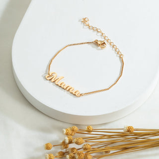 Pulsera de oro con nombre personalizado "Mamá" para el Día de la Madre