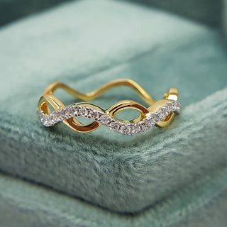 Bague entrelacée avec diamants taille ronde pour femme