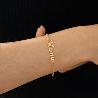 Pulsera de oro con nombre personalizado "Mamá" para el Día de la Madre