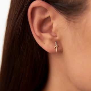 Boucles d'oreilles à clous en forme d'épée avec diamants à coupe ronde pour femmes