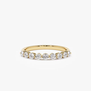 Alliance de mariage en demi-éternité avec diamants taille ronde et moissanite pour elle 