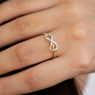 Bague en diamant rond avec cœur et détails Infinity, cadeau de Saint-Valentin