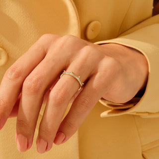 Alliance de mariage en or massif avec couronne de diamants et moissanite à taille ronde