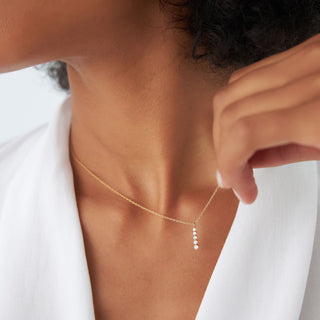 Collier à cinq pierres rondes superposées pour cadeau d'anniversaire