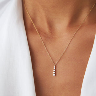 Collier à cinq pierres rondes superposées pour cadeau d'anniversaire