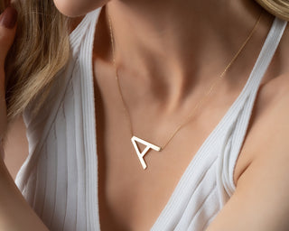 Collier avec grosse lettre sur le côté en or massif 14 carats pour cadeau de Saint-Valentin