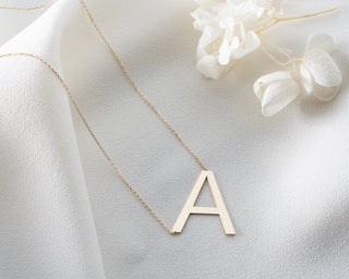 Collier avec grosse lettre sur le côté en or massif 14 carats pour cadeau de Saint-Valentin