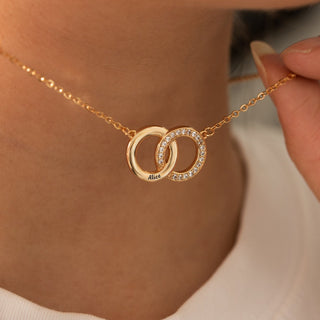 Collier à cercles entrelacés en diamants taille ronde pour elle