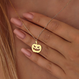 Collar con colgante de calabaza de Halloween en oro macizo liso