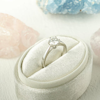 Anillo de compromiso con diamante solitario de moissanita de talla redonda de 1,0 CT a 2,0 CT