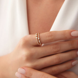 Alianza de boda con doble pavé de diamantes de talla redonda para mujer